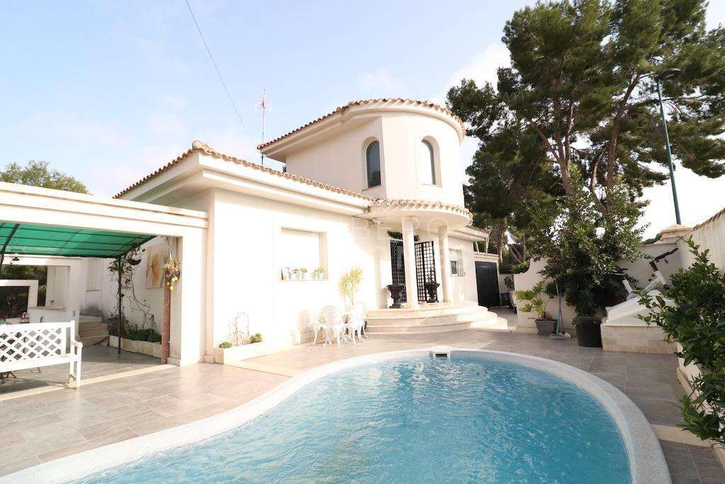 Chalet en venta en Pilar de la Horadada